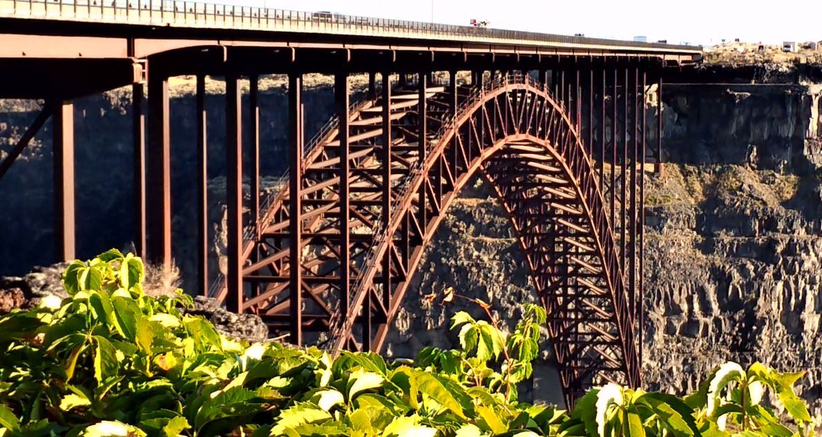 Looking for a thrill for the summer? Base jump the Perrine Bridge - Vimarsana News